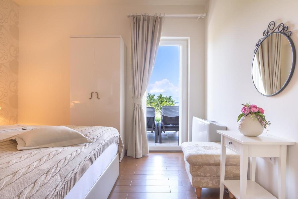 Luxury Apartments Villa Luce Малинска Экстерьер фото